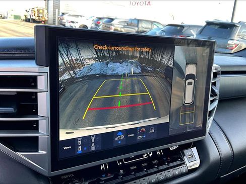 Used 2025 Toyota Sequoia Platinum image 27