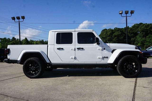 Used 2025 Jeep Gladiator Sport AWD/4WD image 3