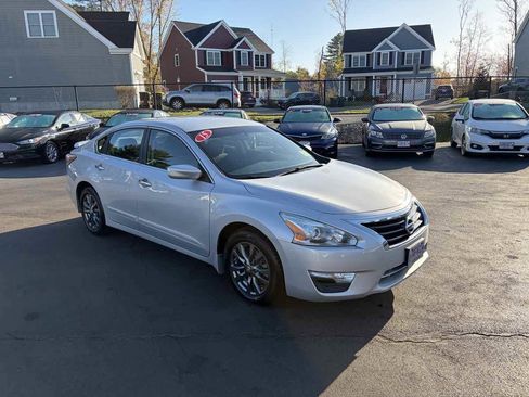 Used 2015 Nissan Altima 2.5 S w/ Special Edition Package FWD image 2