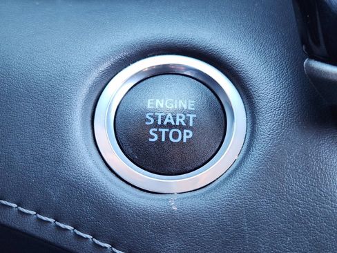 Used 2021 Toyota Highlander XLE image 24