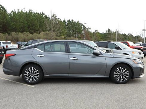 Used 2023 Nissan Altima 2.5 SV image 4