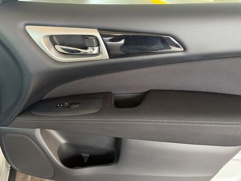 Used 2017 Nissan Pathfinder S FWD image 20