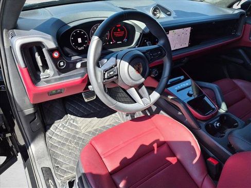 Used 2025 Porsche Cayenne GTS AWD/4WD image 9