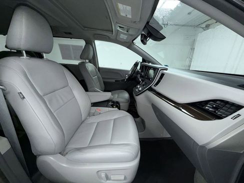 Used 2019 Toyota Sienna XLE Premium image 14
