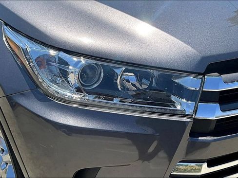 Used 2018 Toyota Highlander Limited AWD/4WD image 33