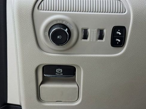 Used 2024 Jeep Wagoneer L Series III w/ Premium Group I AWD/4WD image 14