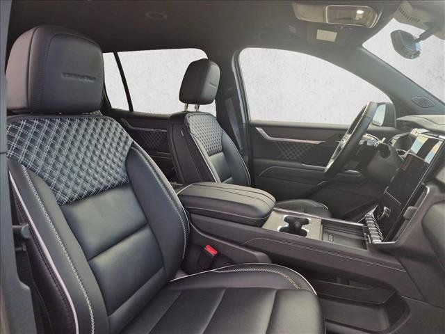 Used 2026 GMC Acadia Denali w/ Super Cruise Package FWD image 29