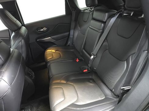 Used 2019 Jeep Cherokee Limited image 33