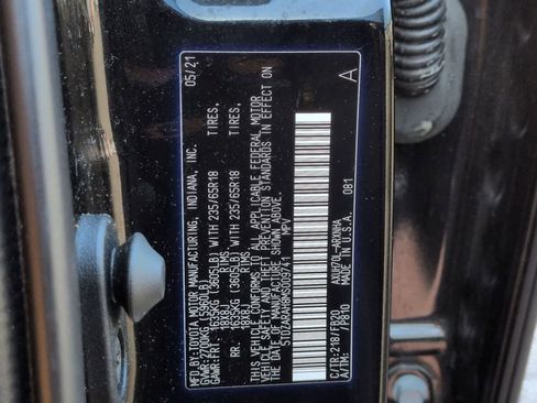 Used 2021 Toyota Highlander LE FWD image 28