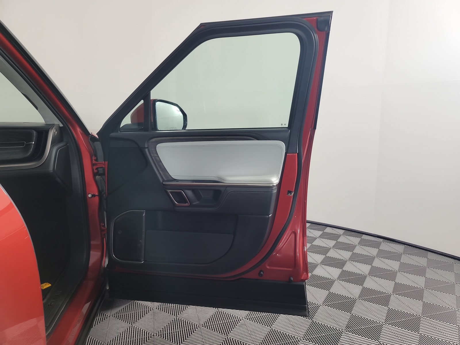 Used 2023 Rivian R1S Launch Edition Quad AWD/4WD image 18