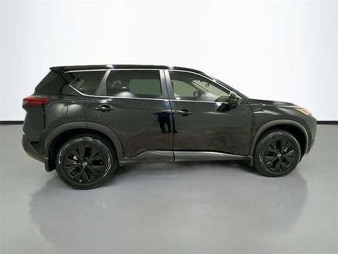 Used 2022 Nissan Rogue SV image 8
