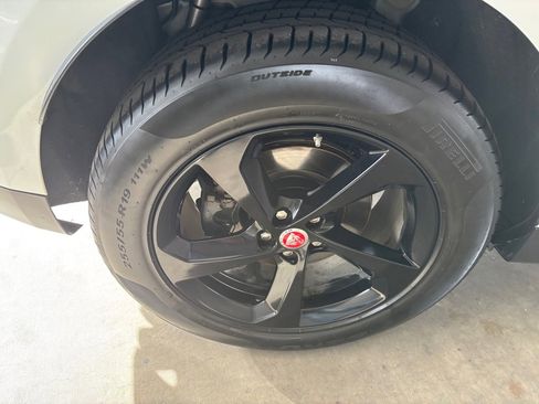 Used 2019 Jaguar F-PACE Premium image 46