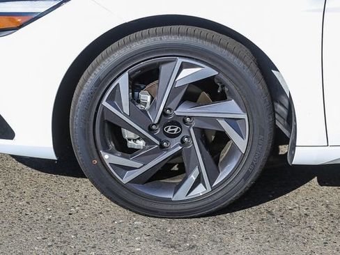 New 2026 Hyundai Elantra Limited FWD image 11