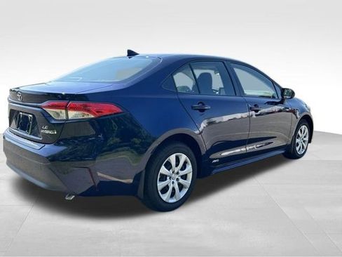 Used 2023 Toyota Corolla LE w/ Carpet Mat Package (TMS) AWD/4WD image 6