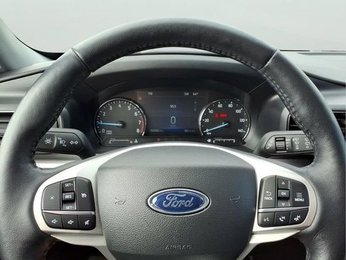 Used 2023 Ford Explorer XLT w/ Equipment Group 202A AWD/4WD image 17