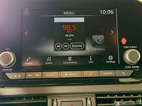 Used 2024 Nissan Pathfinder S image 15