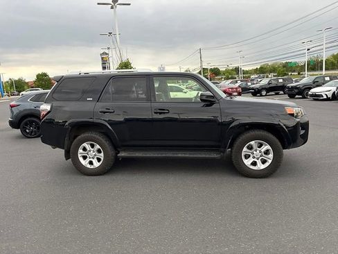 Used 2018 Toyota 4Runner SR5 AWD/4WD image 5