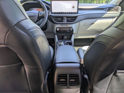 Used 2024 Ford Escape SE FWD image 28
