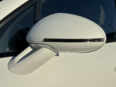 Certified 2025 Porsche Macan AWD/4WD image 14