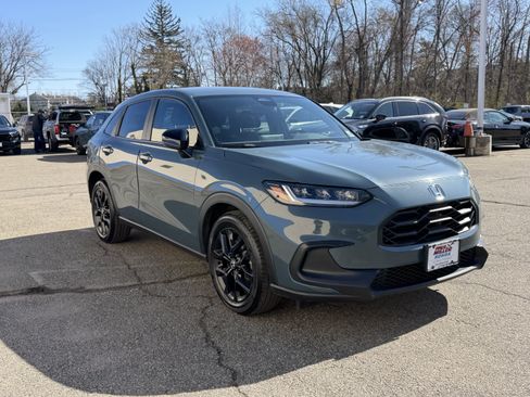 Used 2024 Honda HR-V Sport image 3