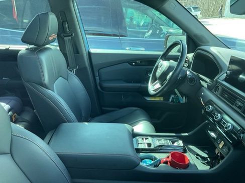 Certified 2023 Honda Pilot TrailSport image 5