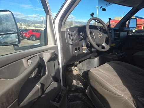 Used 2009 Chevrolet Express 3500 image 7