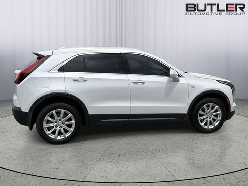 Used 2023 Cadillac XT4 Luxury w/ Cold Weather Package FWD image 7