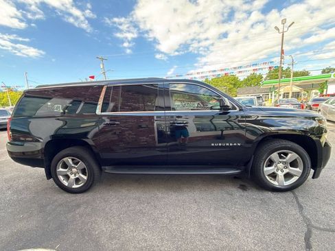 Used 2018 Chevrolet Suburban LS AWD/4WD image 4