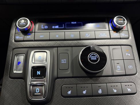 Used 2023 Hyundai Palisade Limited FWD image 21