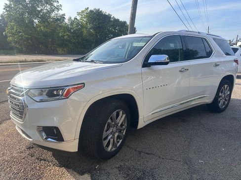 Used 2019 Chevrolet Traverse Premier w/ Driver Confidence II Package FWD image 4