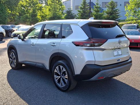 Used 2023 Nissan Rogue SV FWD image 4