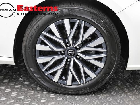 Used 2025 Nissan Altima 2.5 SV FWD image 30
