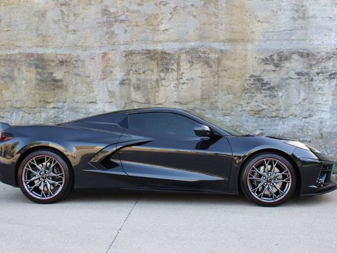 Used 2024 Chevrolet Corvette Stingray Premium Conv w/ Z51 Performance Package RWD image 7