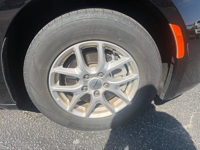 Used 2024 Chrysler Voyager LX FWD image 10