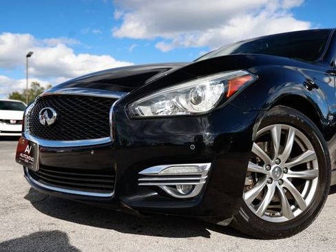 Used 2017 INFINITI Q70 3.7 image 33