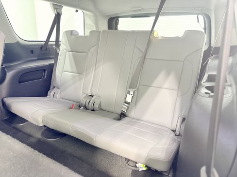 Used 2018 Chevrolet Suburban LT image 28