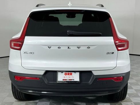 Used 2024 Volvo XC40 B5 Plus AWD/4WD image 10