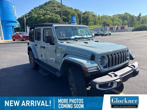 Used 2024 Jeep Wrangler Unlimited Sahara AWD/4WD image 3