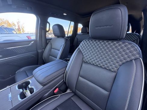 Used 2024 GMC Acadia Denali w/ Super Cruise Package image 11