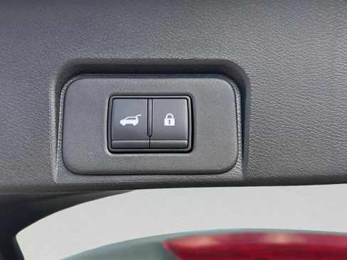 Used 2025 Nissan Rogue SV AWD/4WD image 13