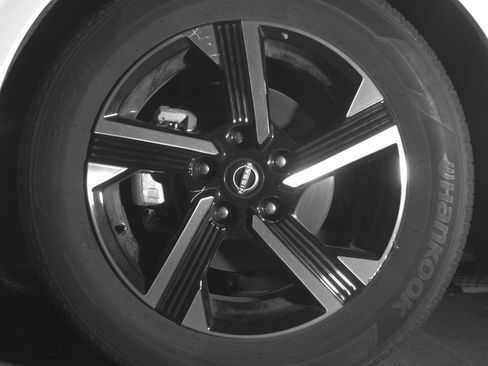 Used 2025 Nissan Sentra SV FWD image 12