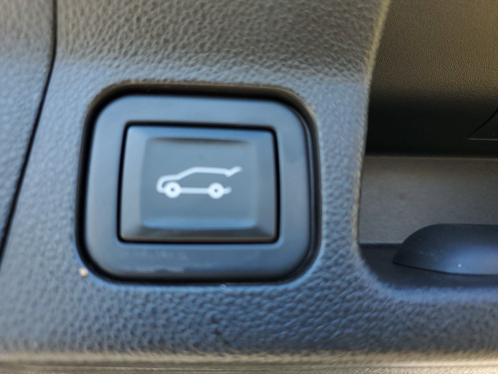 Used 2021 GMC Acadia Denali FWD image 7