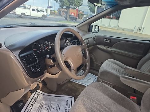 Used 2000 Toyota Sienna LE FWD image 11
