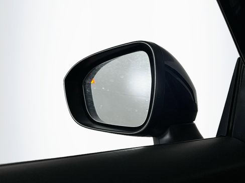 Used 2025 Nissan Rogue SV image 16