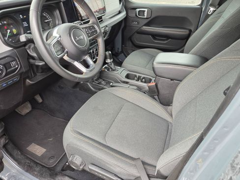 Used 2024 Jeep Wrangler Unlimited Sahara AWD/4WD image 14