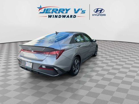 Used 2025 Hyundai Elantra Sport image 8