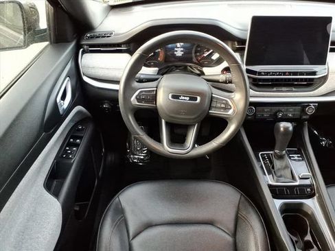 Used 2024 Jeep Compass Latitude w/ Sun and Sound Group AWD/4WD image 19