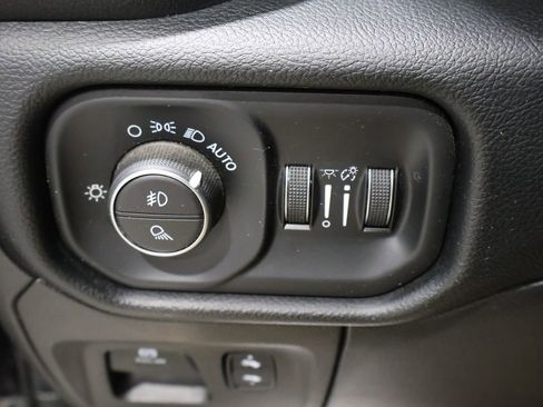 Used 2019 RAM 1500 Laramie image 32