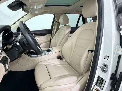 Used 2022 Mercedes-Benz GLC 300 4MATIC w/ Premium Package Lite image 5