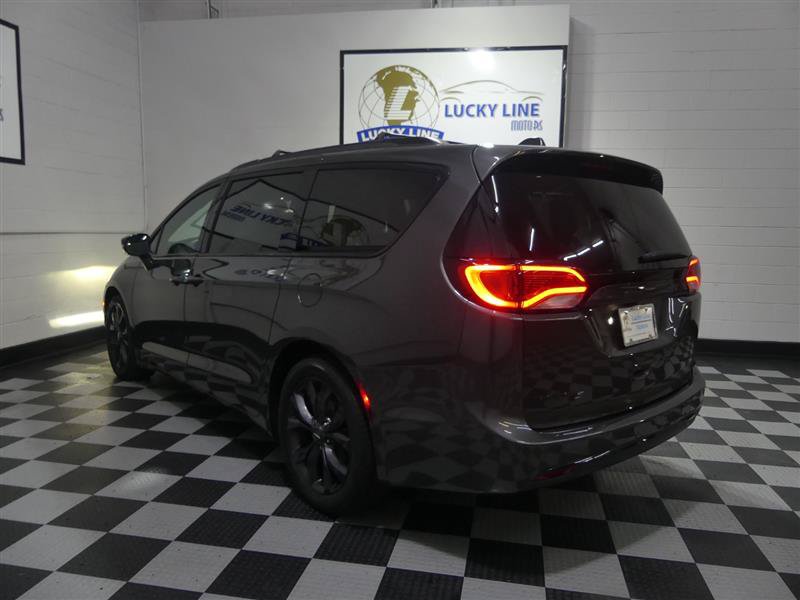 Used 2019 Chrysler Pacifica Limited w/ Advanced Safetytec Group FWD image 11